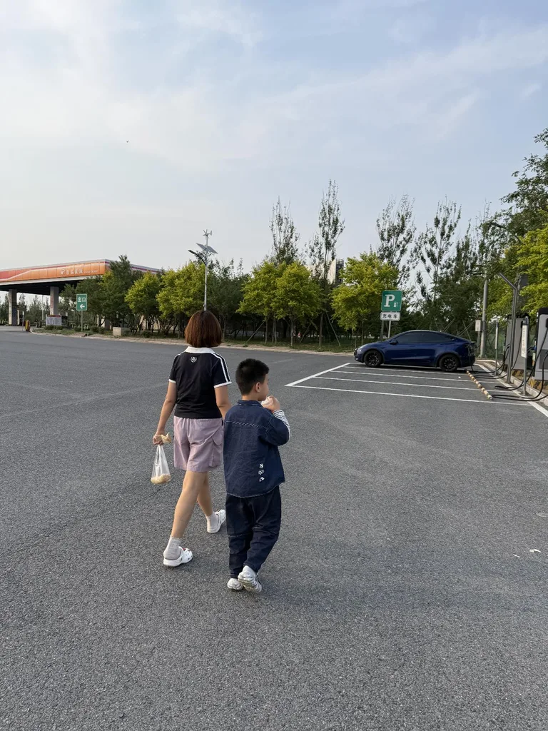 四平服务区蔚来充电桩